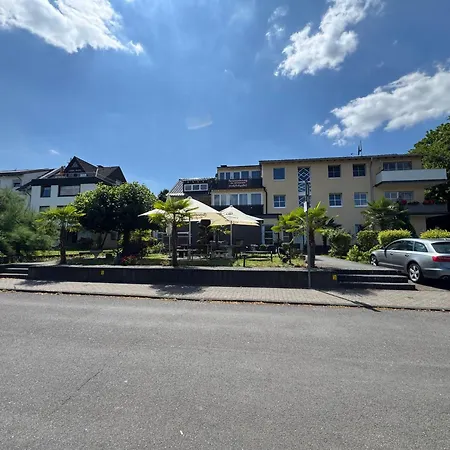 Wellness Am Rheinufer 雷马根