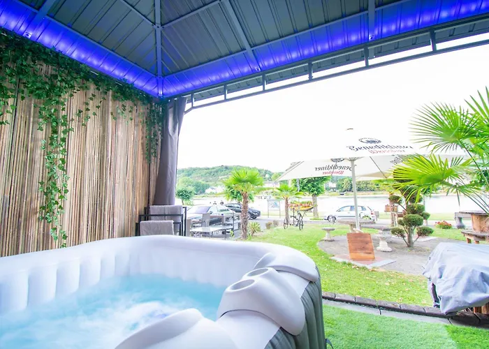 Wellness Am Rheinufer Апартаменты